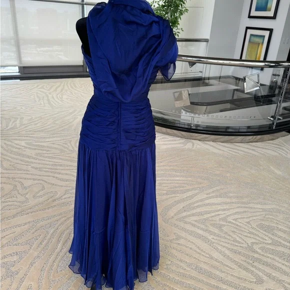 Vintage Mignon Deep Blue Strapless Gown - Picture 6 of 10